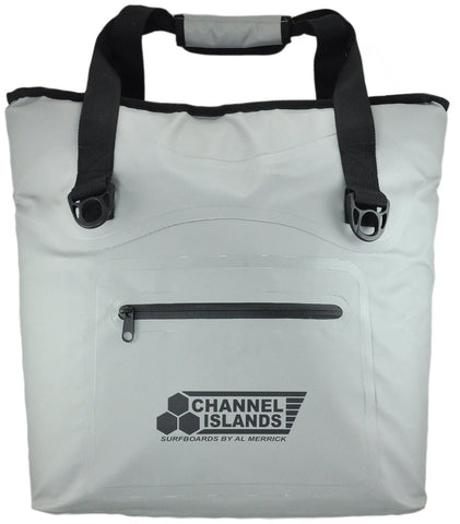 Nevera con forma de bolsa Channel Islands. Color gris y bolsillo estanco en la parte delantera. Disponible en The Gallery Surf Shop, tienda de surf en Málaga
